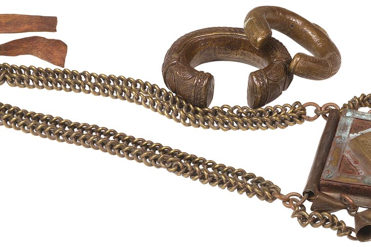 Las joyas de cobre se usan para aliviar el dolor de la artritis.