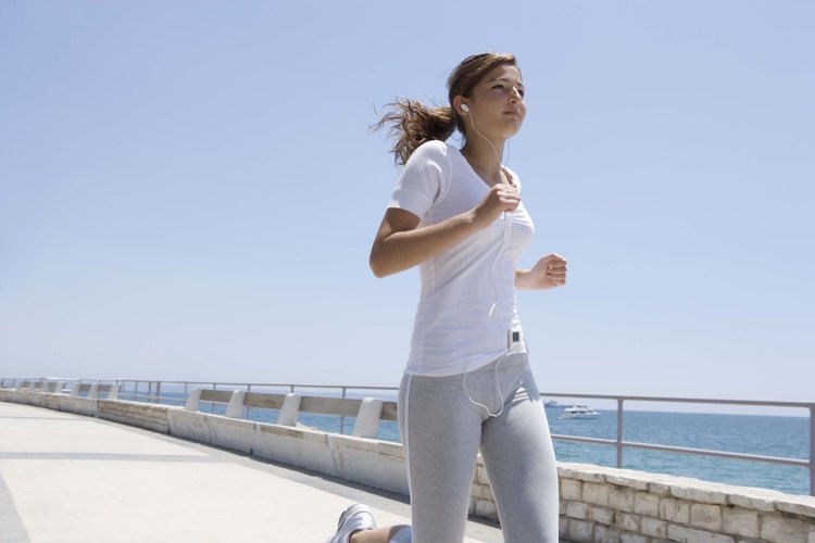 El fomentar el hábito de correr mientras se es joven puede tener beneficios que durarán hasta la vida adulta.