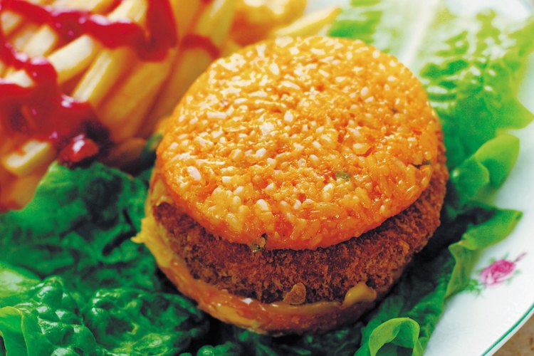 Una hamburguesa cocinada.