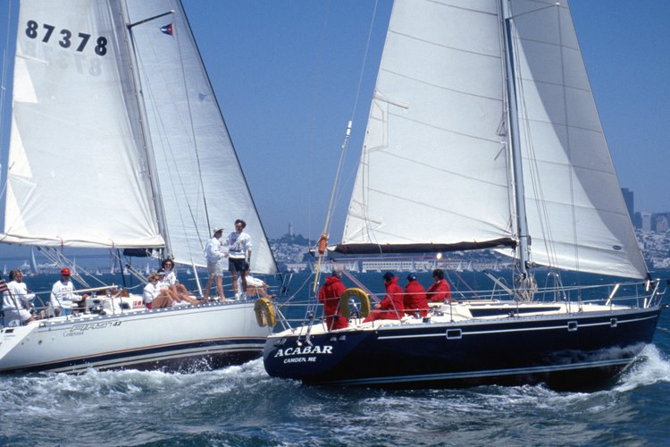 Si quieres adrenalina, participa en una carrera de barcos de vela.