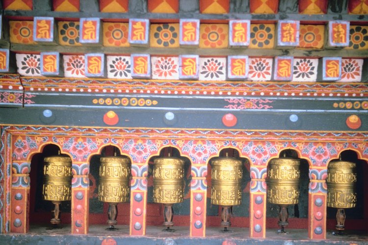 Las ruedas de oración comúnmente se giran en los templos.