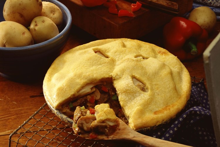 Esta tarta de carne de res y verduras tiene doble corteza.