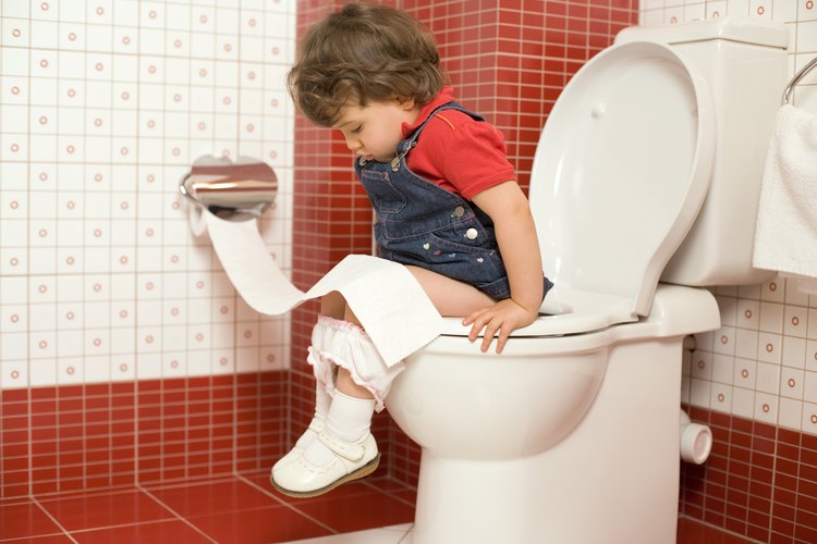 Los niños deben ser capaces de permanecer sentados el tiempo suficiente para usar el baño, antes de que puedan realizar el entrenamiento del control de esfínteres.