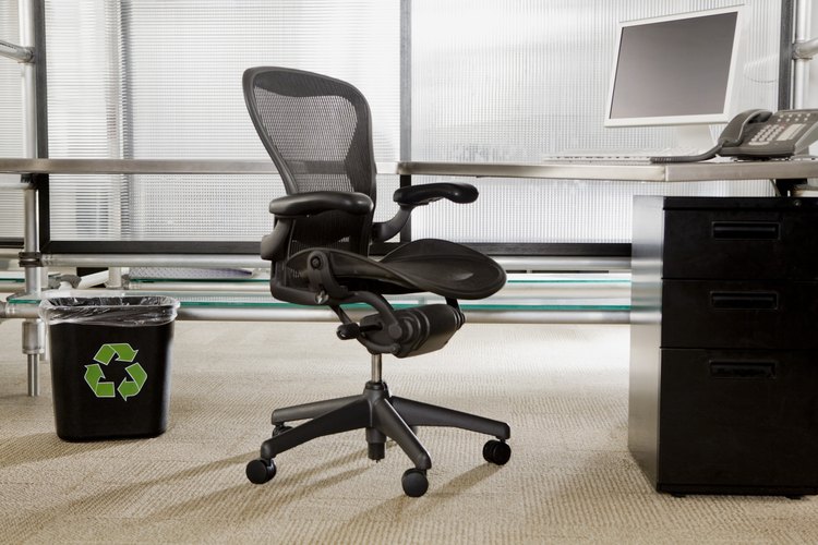Las sillas ergonómicas son imprescindibles para una estación de trabajo segura y productiva.