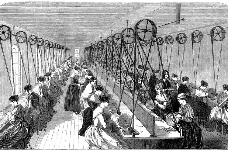 Las mujeres y los niños eran empleados en las fábricas durante la Revolución Industrial.