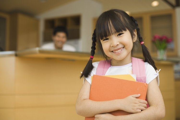Las trenzas son una forma rápida de peinarte y alejar el cabello de la cara en un día escolar.