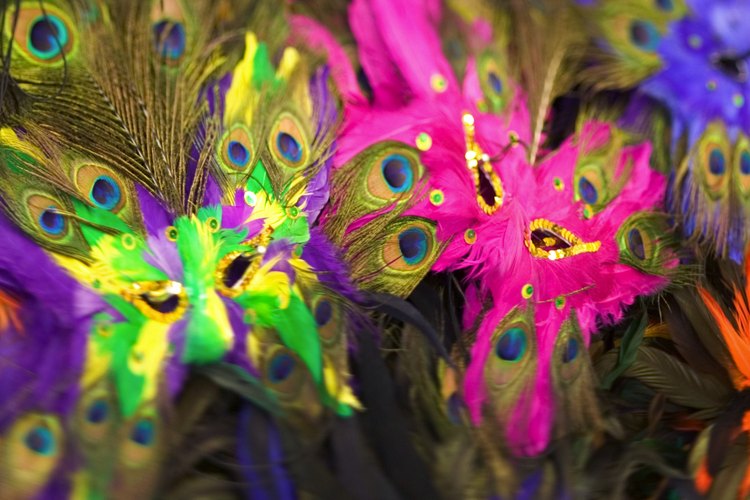 Las máscaras de colores son una parte mágica del Mardi Gras brasileño.