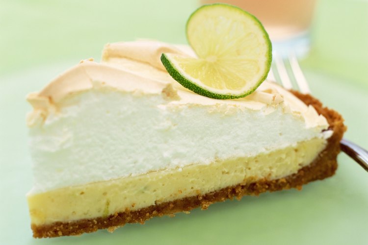 Esta tarta de lima tiene una masa de galleta graham.
