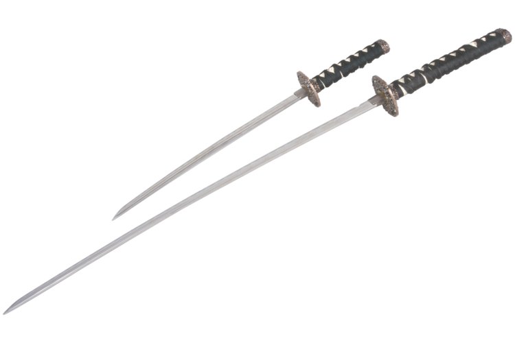 La katana y wakishi son dos tipos de espadas utilizadas por los samuráis.
