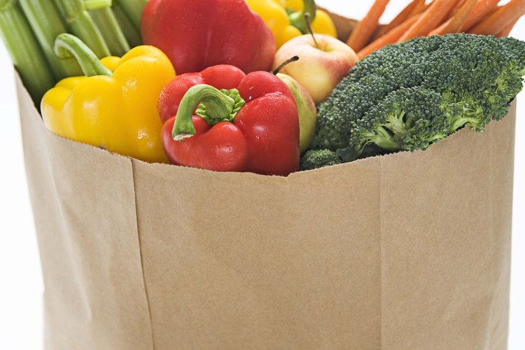 Los productos frescos como los pimientos de varios colores son ingredientes clave en la sazón dominicana.