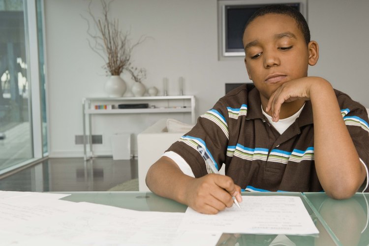 Alaba a tu hijo por su arduo trabajo y logros.