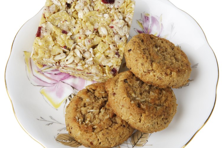 Una barra de proteínas sin azúcar puede proveer más energía que las galletas.