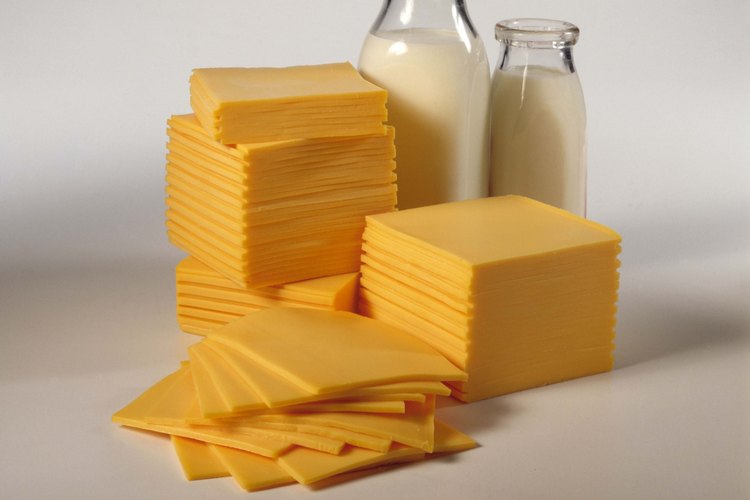 Anda, trata de innovar. Pero será difícil vencer el queso estadounidense para las hamburguesas.