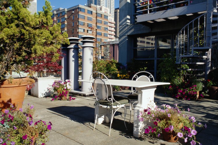 Un tejado plano puede proporcionarte un patio si vives en un área urbana sin césped.