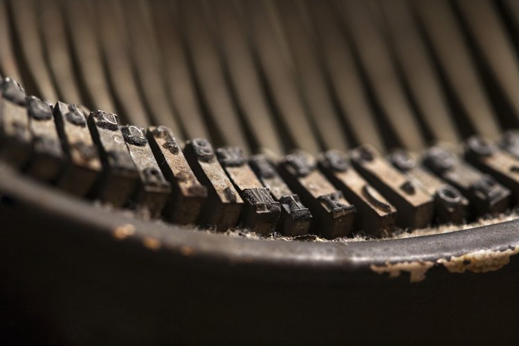 El óxido en una máquina de escribir puede causar que las teclas se peguen y otros problemas de funcionamiento.