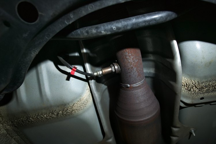 Conecta el sensor al conector del arnés del motor.