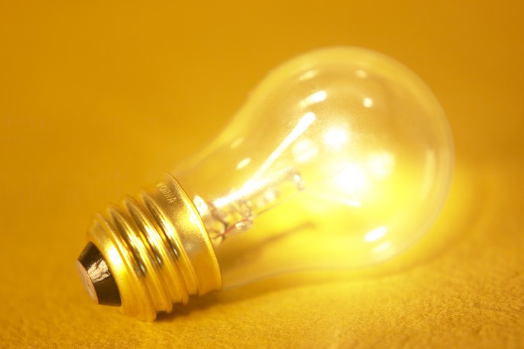 Las bombillas de luz amarilla para insectos por lo general son opacas y lucen como ésta.