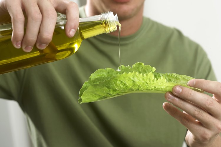 Quita el aceite y usa de un caldo sin grasa.