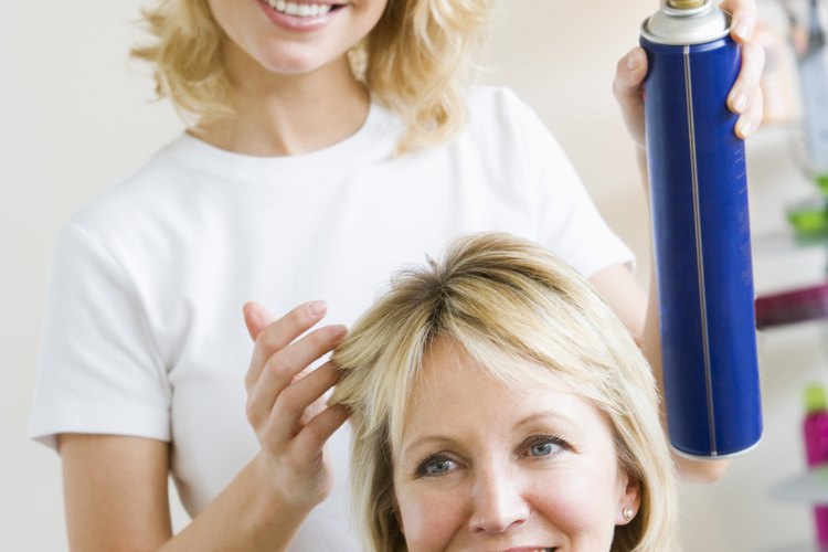 ¿La laca daña el cabello?