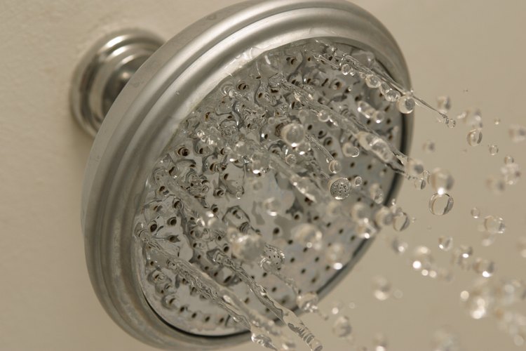 15 minutos de ducha = 25 galones (94 l) de agua.