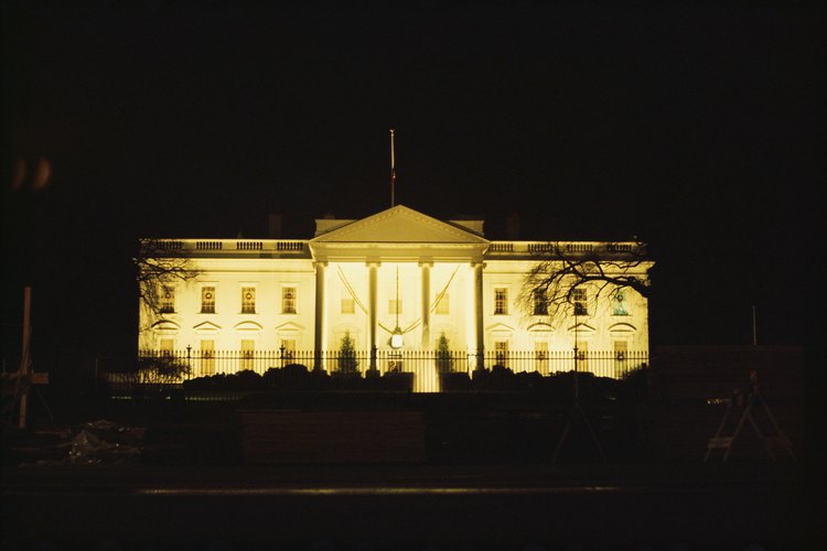 Los tres poderes del gobierno de Estados Unidos fueron diseñados para equilibrarse entre sí.
