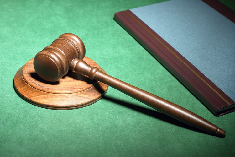 Las competencias implícitas son poderes que no están establecidos en la Constitución.