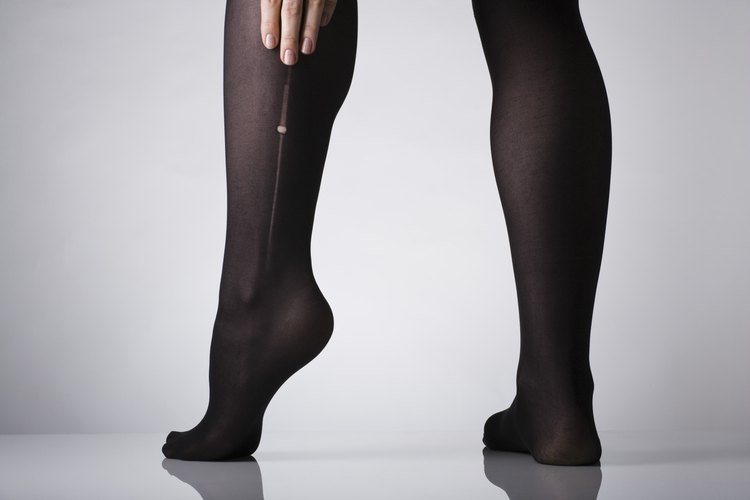 Deshazte de las medias y muestra tus piernas brillantes.