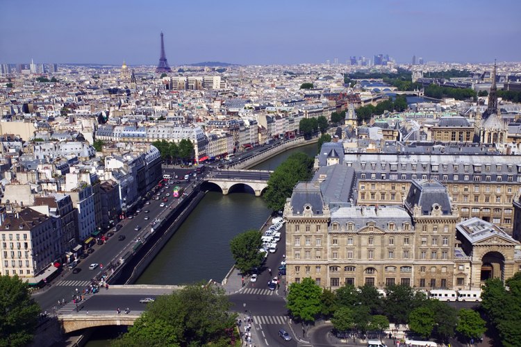 Las calles de París capturarán la imaginación de grandes y chicos.