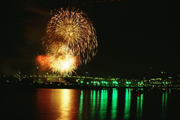 Los fuegos artificiales son una característica común en las celebraciones en todo el mundo.