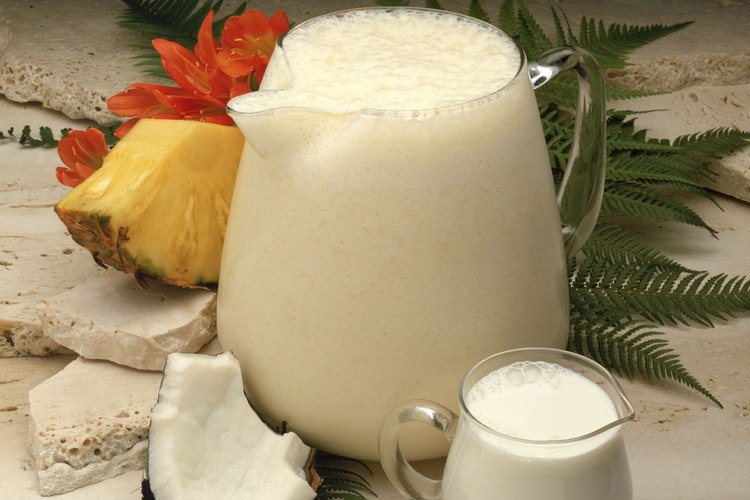 La fruta fresca hace un delicioso y tropical trago sin alcohol.