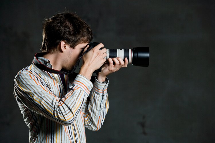 Algunas personas piensan que los fotógrafos sólo toman y revelan fotografías.