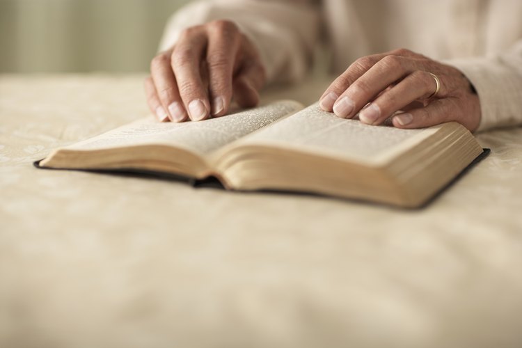 Todas las traducciones de la Biblia tienen lo suyo.