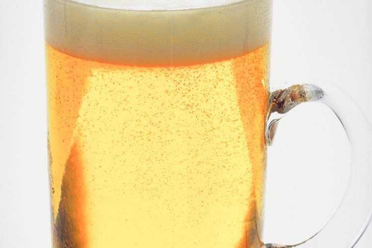 La cerveza no es solo para beber. Trata lavar tu pelo con ella.