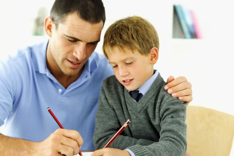 El papel que juegas con tu hijo para ayudarlo a resolver eficazmente los problemas es una manera ideal de enseñarle a enfrentarse con otro niño.