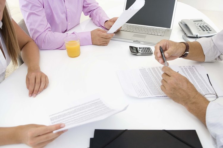 Los auditores son muy importantes para el control de los registros comerciales.
