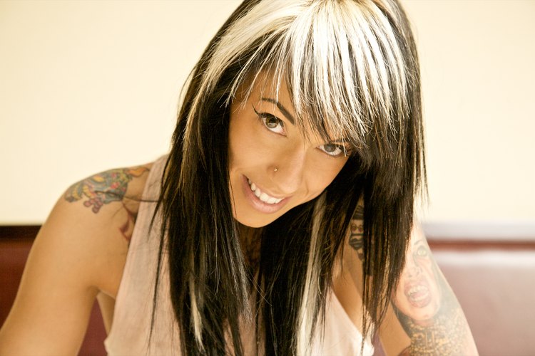 Consigue el peinado Scene sensual sin cortar tu cabello.