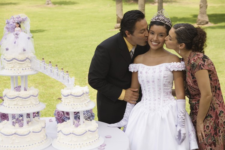 La quinceañera es una celebración de la transición de una joven niña a la edad adulta.