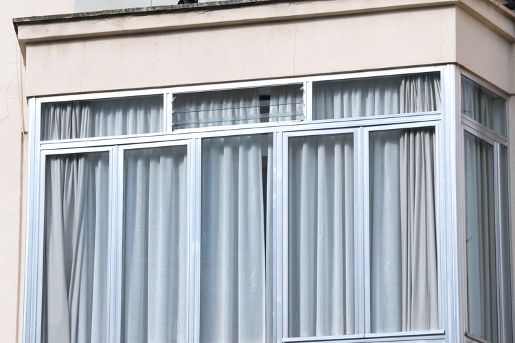 El ventilador debería detenerse cuando el compresor interno se detiene.