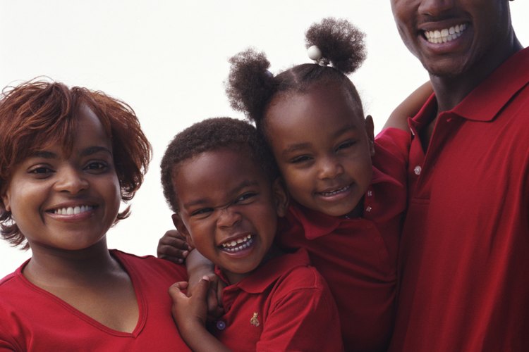 Pídele a tu niño que señale y nombre las partes del cuerpo, juguetes y personas. Pero, sobre todo, disfruta de tu tiempo con tu niño.