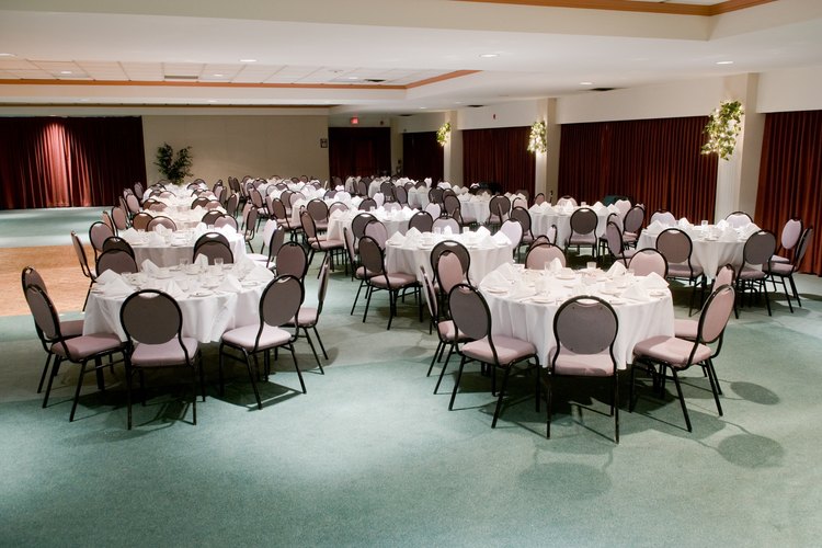 Un banquete provee un espacio para el compañerismo y la diversión.