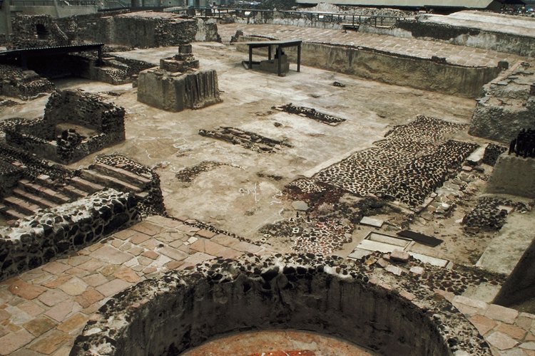 Las ruinas del Templo Mayor fueron sepultadas debajo de la actual ciudad de México.