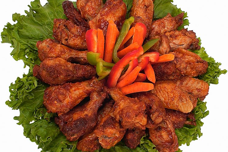 Las alas de pollo se pueden cocinar rápidamente en una olla a presión.