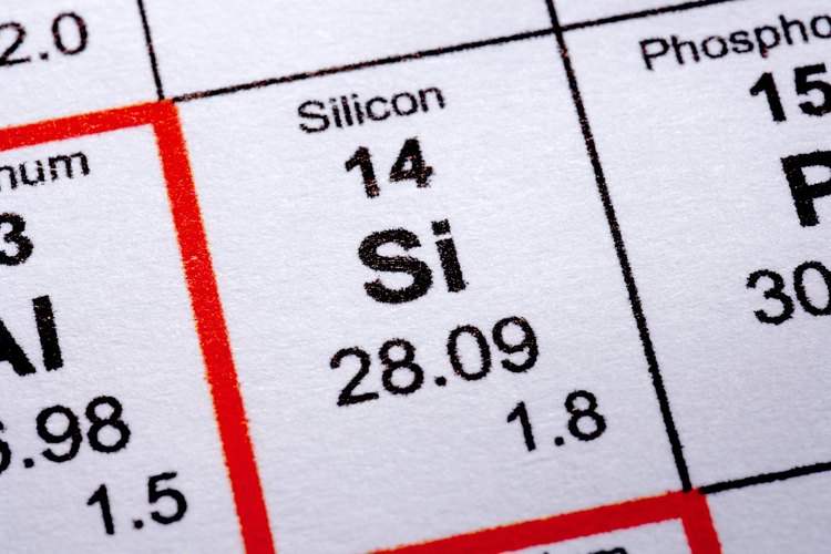Un rectificador controlado por silicio (SCR) es un dispositivo semiconductor unidireccional, de tres terminales.