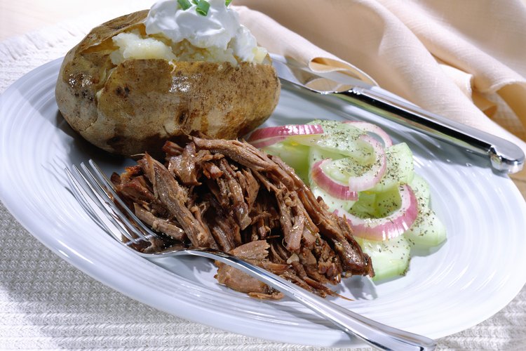 Cómo preparar carne a la barbacoa en una olla de cocción lenta.