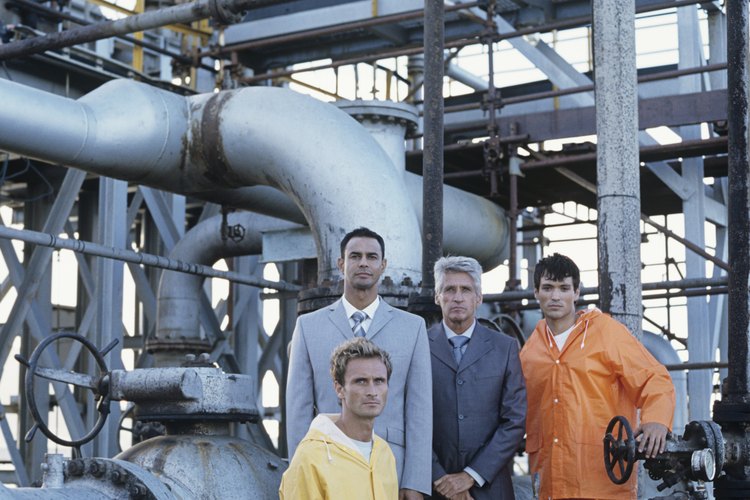 Los ingenieros mecánicos desarrollan y trabajan con diferentes tipos de máquinas.