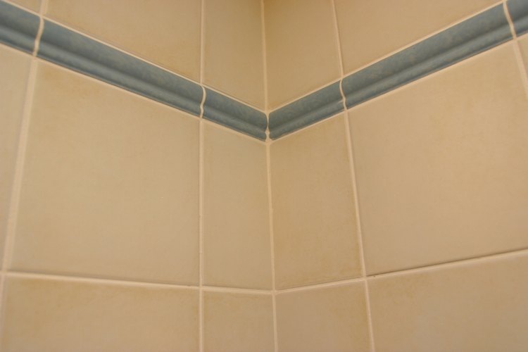 Algunos azulejos son porosos y no muy adecuados para aplicaciones de cuarto de baño y ducha.