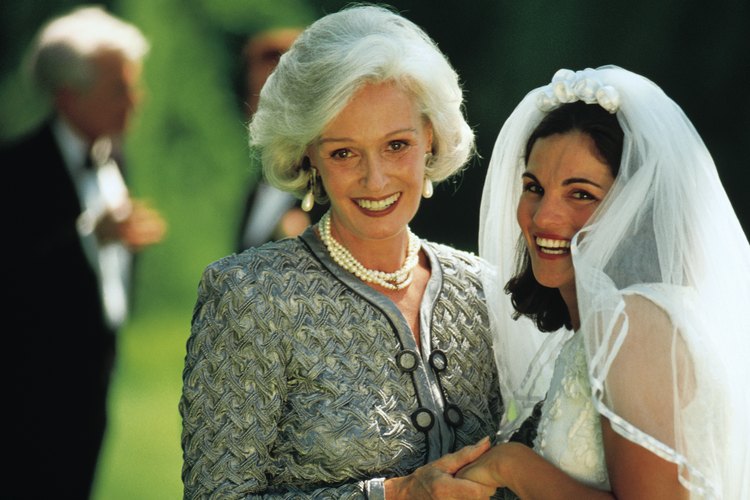 qué debe vestir la madre de la novia el día de la boda? |