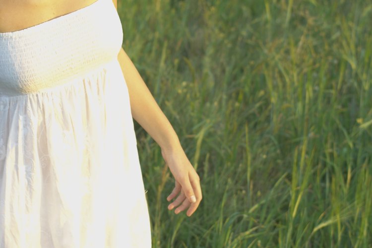 Un vestidito blanco te ayudará a ganarle al calor durante el verano.