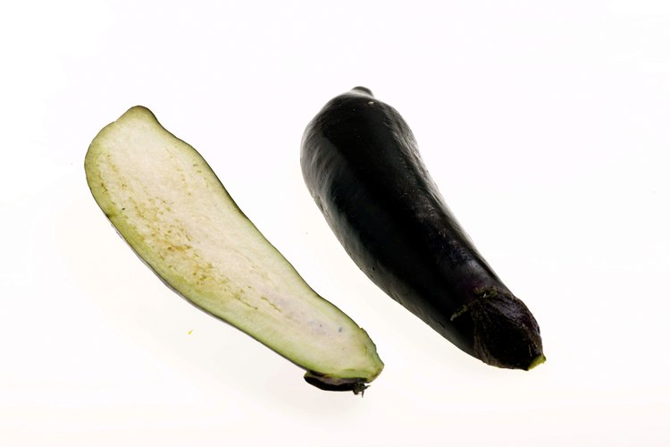 Prepara berenjenas asadas.