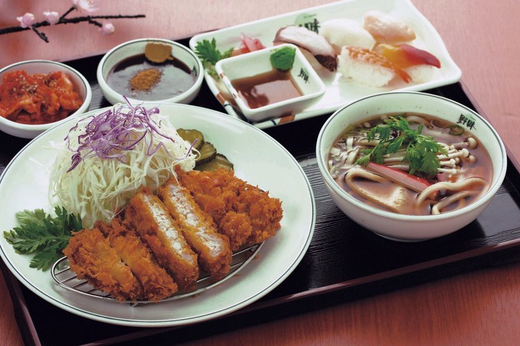 El mirin se usa a menudo en las salsas japonesas.
